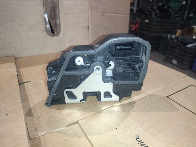 bontott BMW 5 F11 Bal első Ajtózár