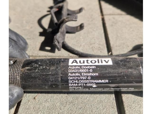 bontott BMW 5 F11 Bal első Övfeszítő