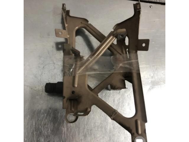 bontott BMW 5 F11 Bal Fényszóró Tartó