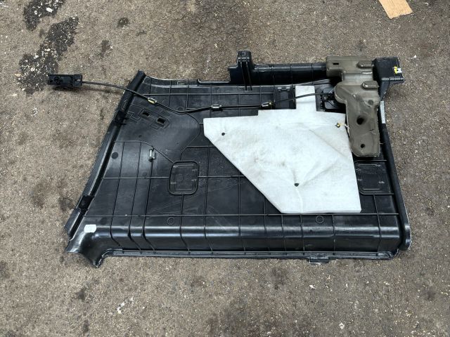 bontott BMW 5 F11 Bal hátsó Csomagtér Burkolat (Műanyag)