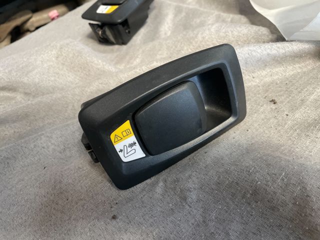 bontott BMW 5 F11 Bal hátsó Ülés Rögzítő