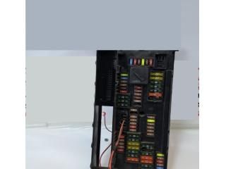 bontott BMW 5 F11 Biztosítéktábla Csomagtér