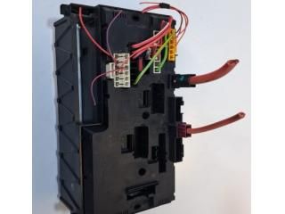 bontott BMW 5 F11 Biztosítéktábla Csomagtér