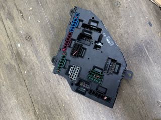 bontott BMW 5 F11 Biztosítéktábla Csomagtér