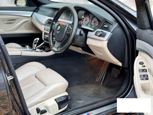 bontott BMW 5 F11 Biztosítéktábla Utastér