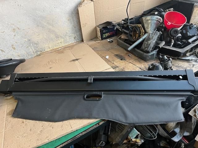 bontott BMW 5 F11 Csomagtér Roló