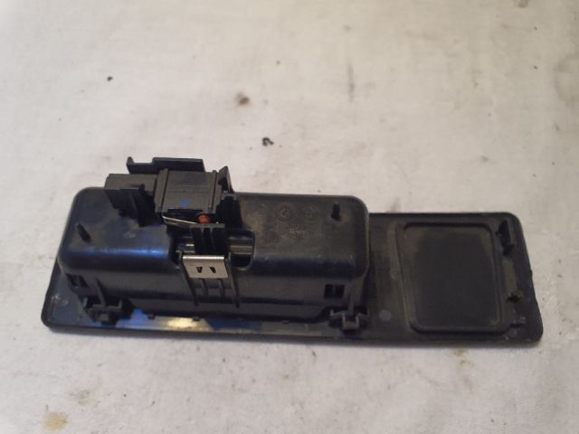 bontott BMW 5 F11 Csomagtérajtó Kilincs