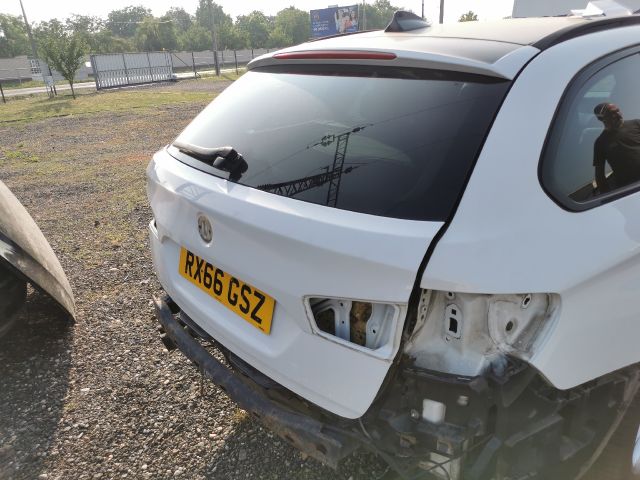 bontott BMW 5 F11 Csomagtérajtó (Üres lemez)