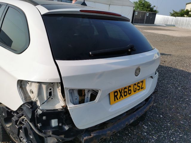 bontott BMW 5 F11 Csomagtérajtó (Üres lemez)