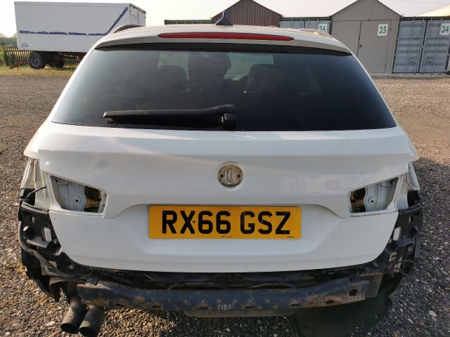 bontott BMW 5 F11 Csomagtérajtó (Üres lemez)