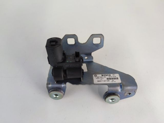 bontott BMW 5 F11 Csomagtérajtó Zárszerkezet