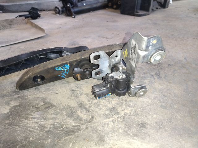 bontott BMW 5 F11 Csomagtérajtó Zárszerkezet