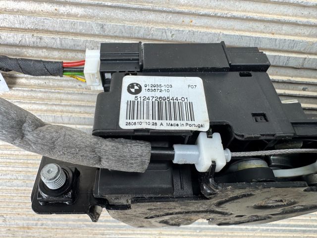 bontott BMW 5 F11 Csomagtérajtó Zárszerkezet