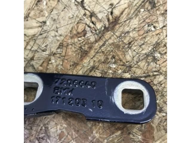 bontott BMW 5 F11 Csomagtérajtó Zsanér