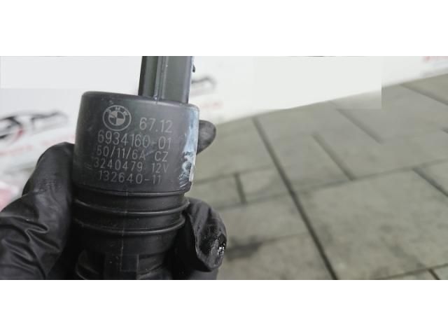 bontott BMW 5 F11 Első Ablakmosó Szivattyú