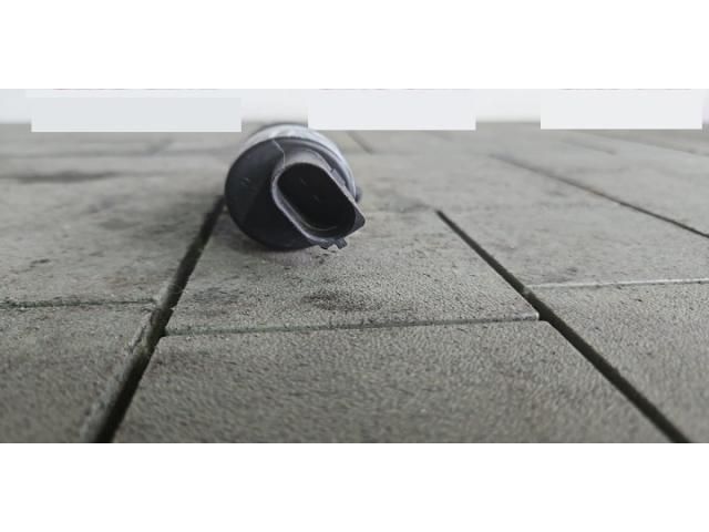 bontott BMW 5 F11 Első Ablakmosó Szivattyú