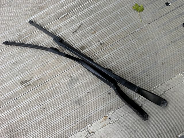 bontott BMW 5 F11 Első Ablaktörlő Kar