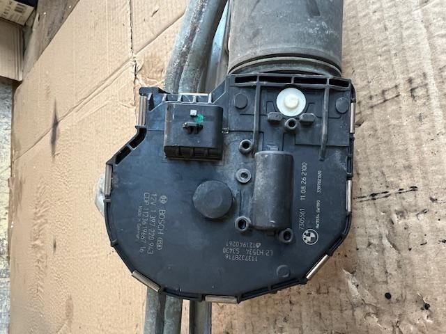 bontott BMW 5 F11 Első Ablaktörlő Motor