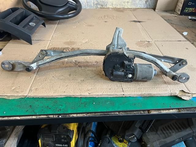 bontott BMW 5 F11 Első Ablaktörlő Szerkezet