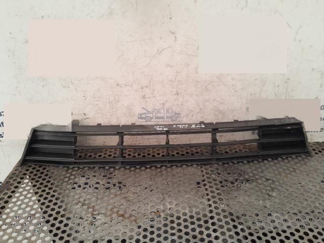 bontott BMW 5 F11 Első Lökhárító Alsó Középső Díszrács