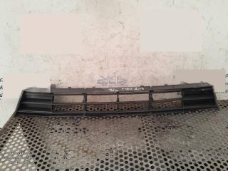 bontott BMW 5 F11 Első Lökhárító Alsó Középső Díszrács