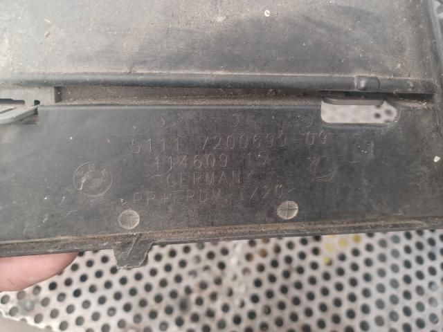 bontott BMW 5 F11 Első Lökhárító Alsó Középső Díszrács