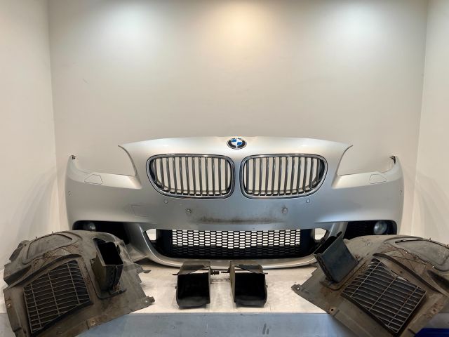 bontott BMW 5 F11 Első Lökhárító (Részeivel)