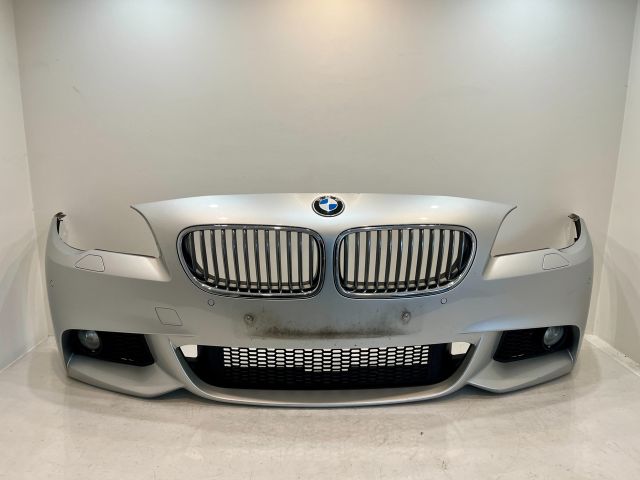 bontott BMW 5 F11 Első Lökhárító (Részeivel)