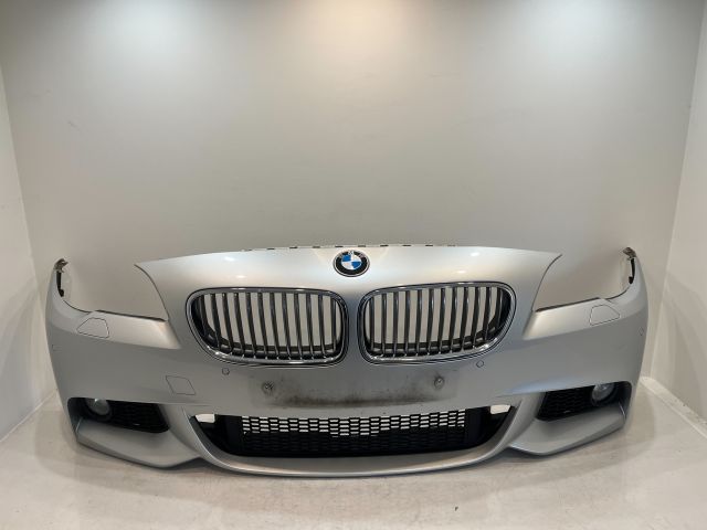 bontott BMW 5 F11 Első Lökhárító (Részeivel)