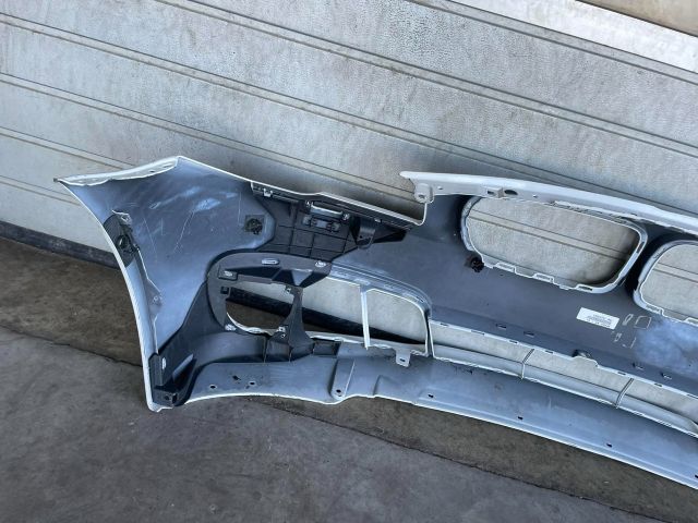 bontott BMW 5 F11 Első Lökhárító (Üresen)