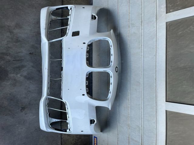 bontott BMW 5 F11 Első Lökhárító (Üresen)