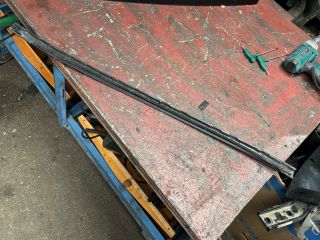 bontott BMW 5 F11 Első Szélvédő Jobb Díszléc