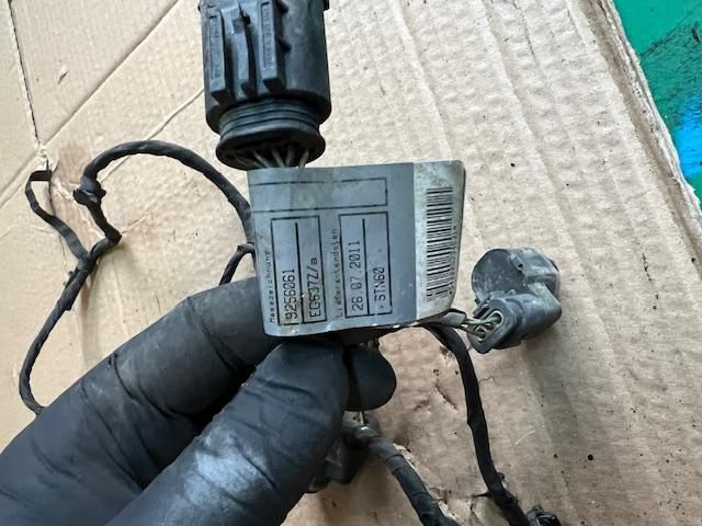 bontott BMW 5 F11 Első Tolatóradar Kábelköteg