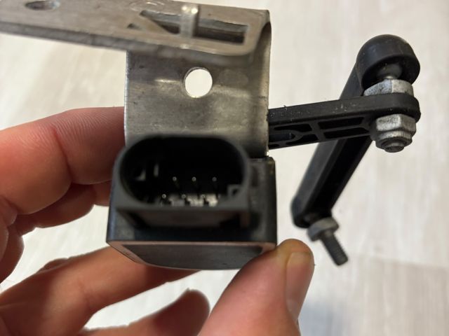 bontott BMW 5 F11 Első Xenon Szintszabályzó Jeladó