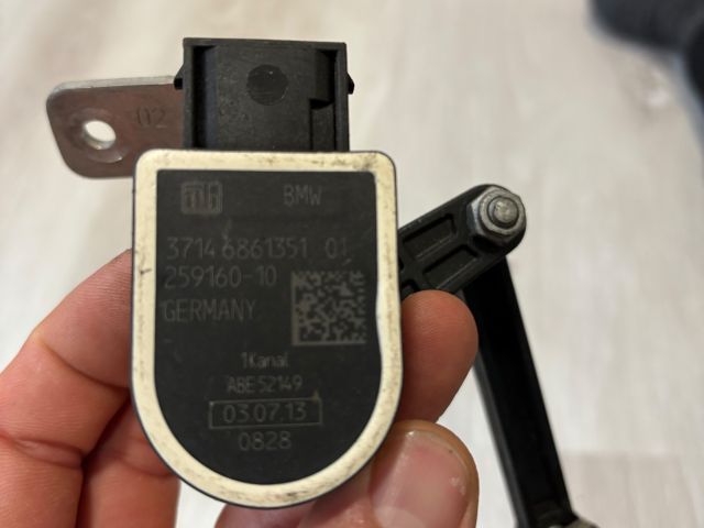 bontott BMW 5 F11 Első Xenon Szintszabályzó Jeladó