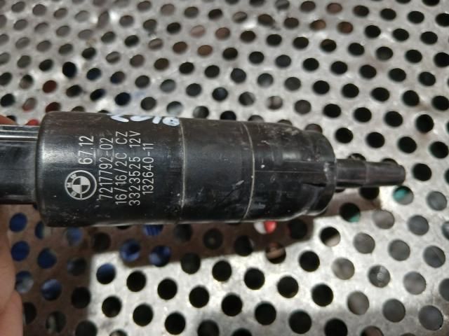 bontott BMW 5 F11 Fényszórómosó Szivattyú