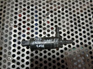 bontott BMW 5 F11 Fényszórómosó Szivattyú