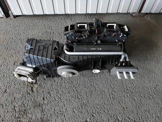 bontott BMW 5 F11 Fűtés Box
