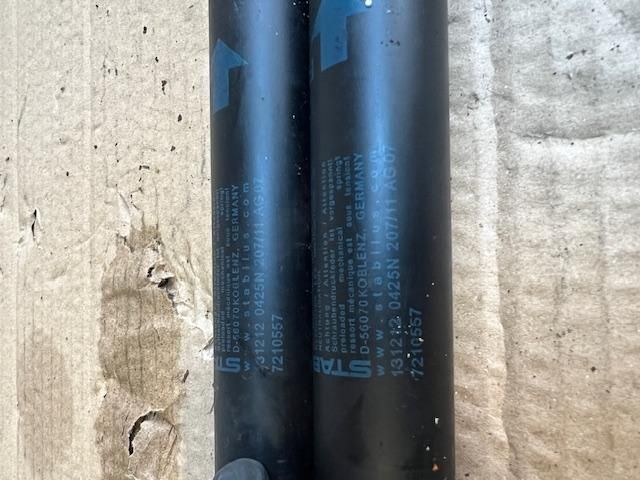 bontott BMW 5 F11 Gázrugós Kitámasztó Teleszkóp Csomagtérajtó Jobb