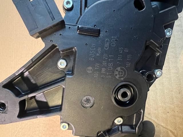 bontott BMW 5 F11 Hátsó Ablaktörlő Motor