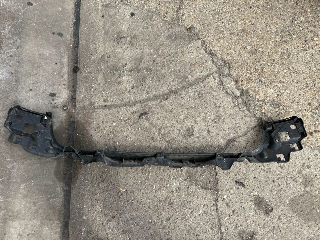 bontott BMW 5 F11 Hátsó középső Lökhárító Tartó (Műanyag)