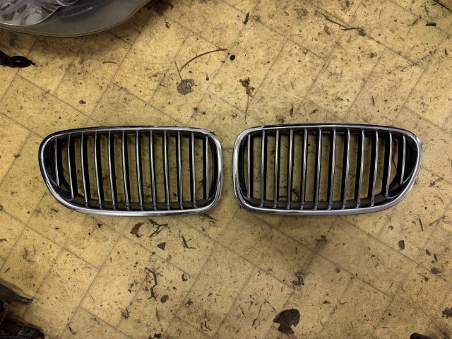 bontott BMW 5 F11 Hűtőrács