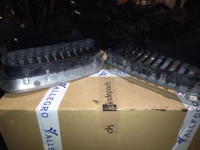 bontott BMW 5 F11 Hűtőrács