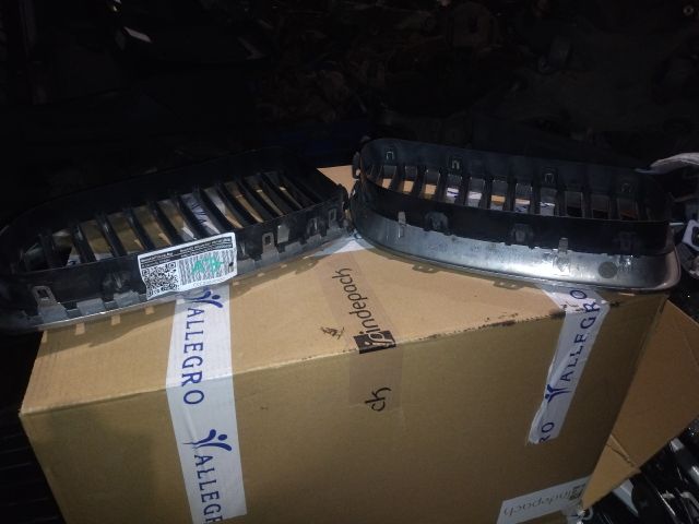 bontott BMW 5 F11 Hűtőrács