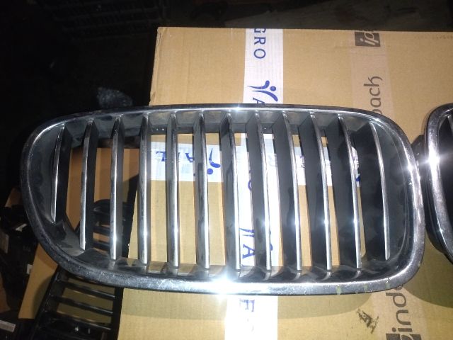 bontott BMW 5 F11 Hűtőrács