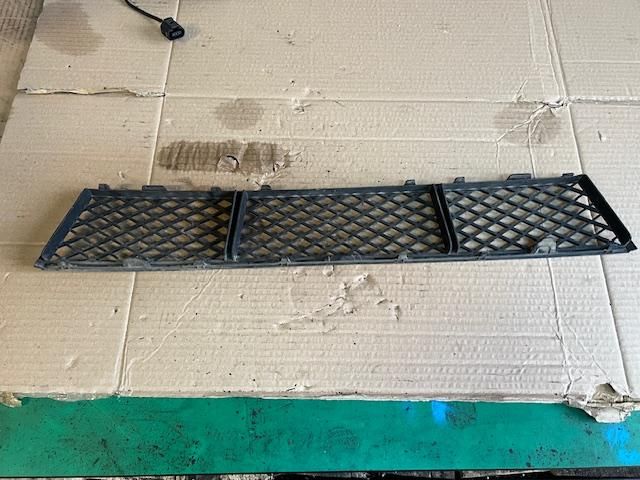 bontott BMW 5 F11 Hűtőrács