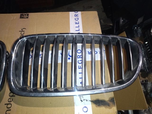 bontott BMW 5 F11 Hűtőrács