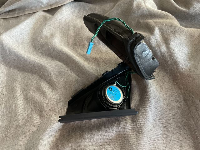 bontott BMW 5 F11 Jobb A Oszlop Hangszóró