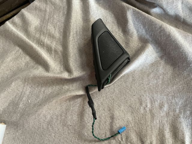 bontott BMW 5 F11 Jobb A Oszlop Hangszóró