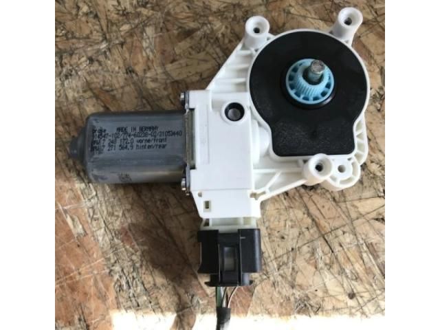 bontott BMW 5 F11 Jobb első Ablakemelő Motor